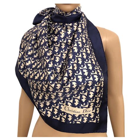 prix foulard dior